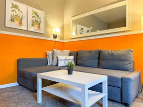 6 Beds plus Sofa Bed Sleeps 8 Spacious Crew Housing
